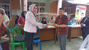 Sri M Tuti F,SE.,SKM,M.kes Caleg DPRD Provinsi Sumsel Partai Golkar Dapil II Nomor Urut 4 Gelar Pengobatan Gratis Sekaligus Bersilaturahmi Bersama Warga Perumahan Talang Kepala