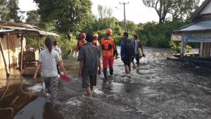 Basarnas Palembang Evakuasi Warga Terdampak Banjir Di Sekayu