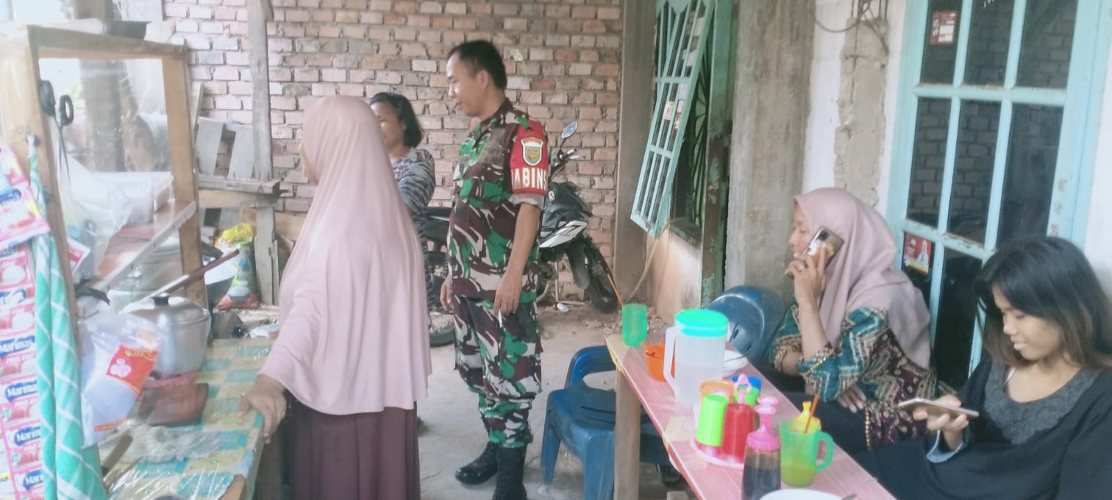 Pentingnya Jaga Kebersihan Serka Herry Ingatkan Warga Jangan Buang Sampah Sembarangan 1