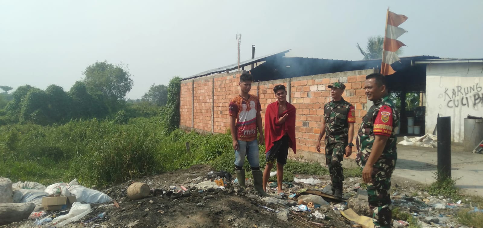 Peduli Kebersihan Babinsa Sako Baru Tekankan Warga Agar Lebih Peduli Lingkungan 1