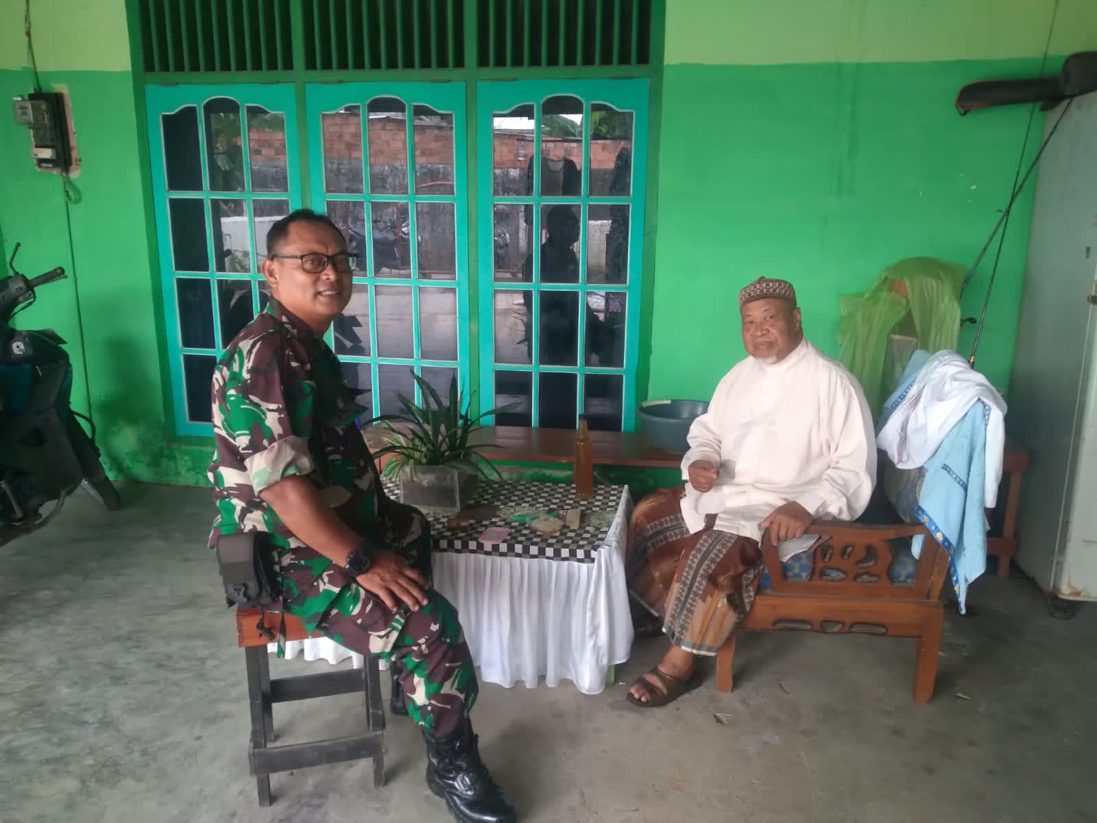 Jalin Silaturahmi Babinsa Srimulya Komsos Bersama Toko Agama Sebagai Bentuk Kedekatan TNI 1