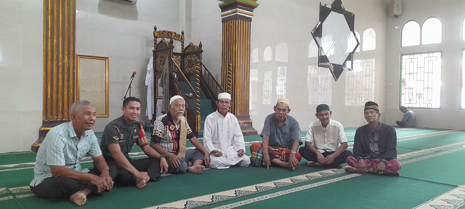 Serda Sapriyadi Kosmos Bersama Jemaah Masjid AL Firdauz Mengajak Menjaga Keamanan Sekitar Masjid 1