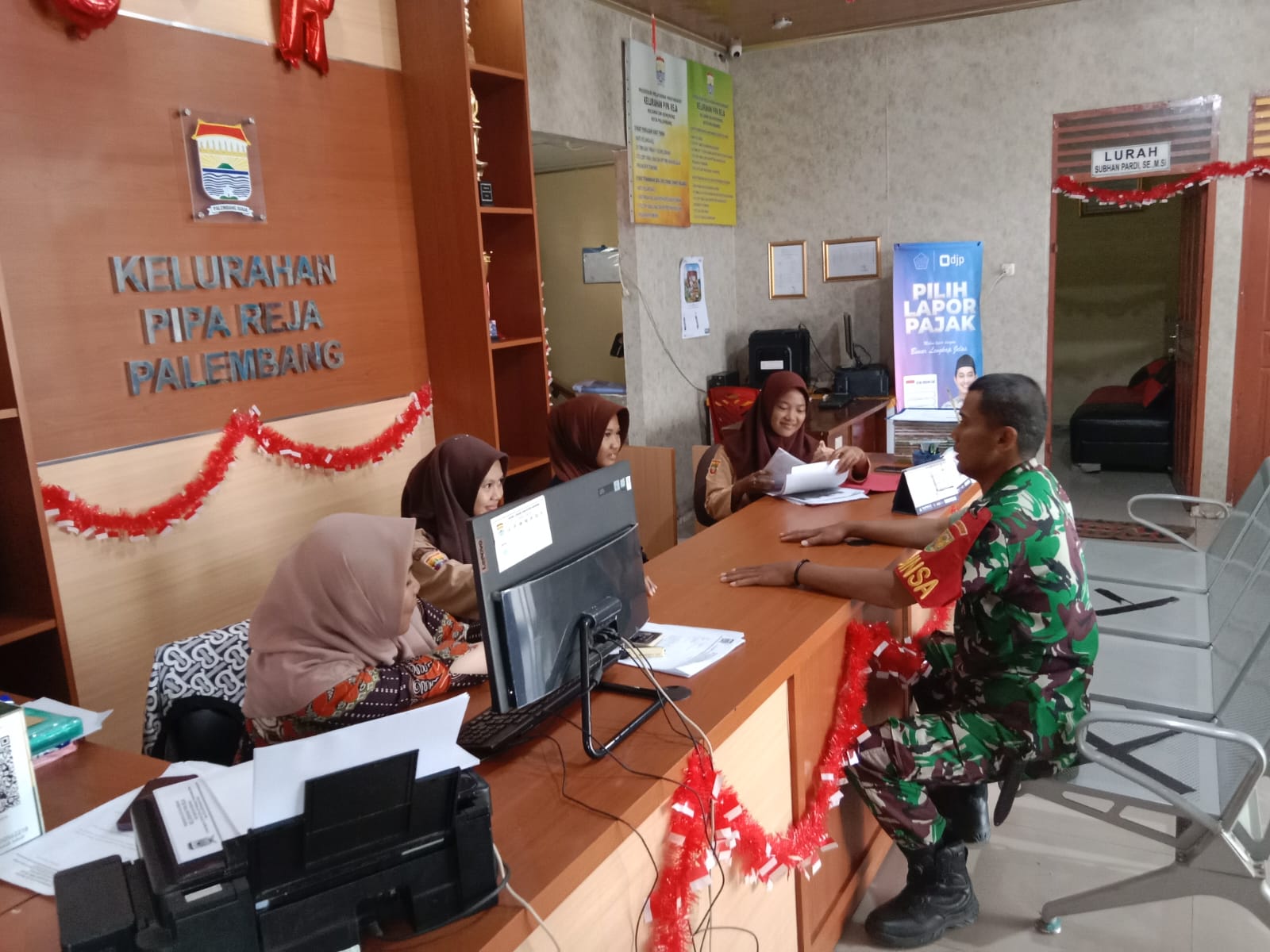 Babinsa Pipa Reja Beri Edukasi Kepada Siswa-siswi Magang Di Kelurahan 1