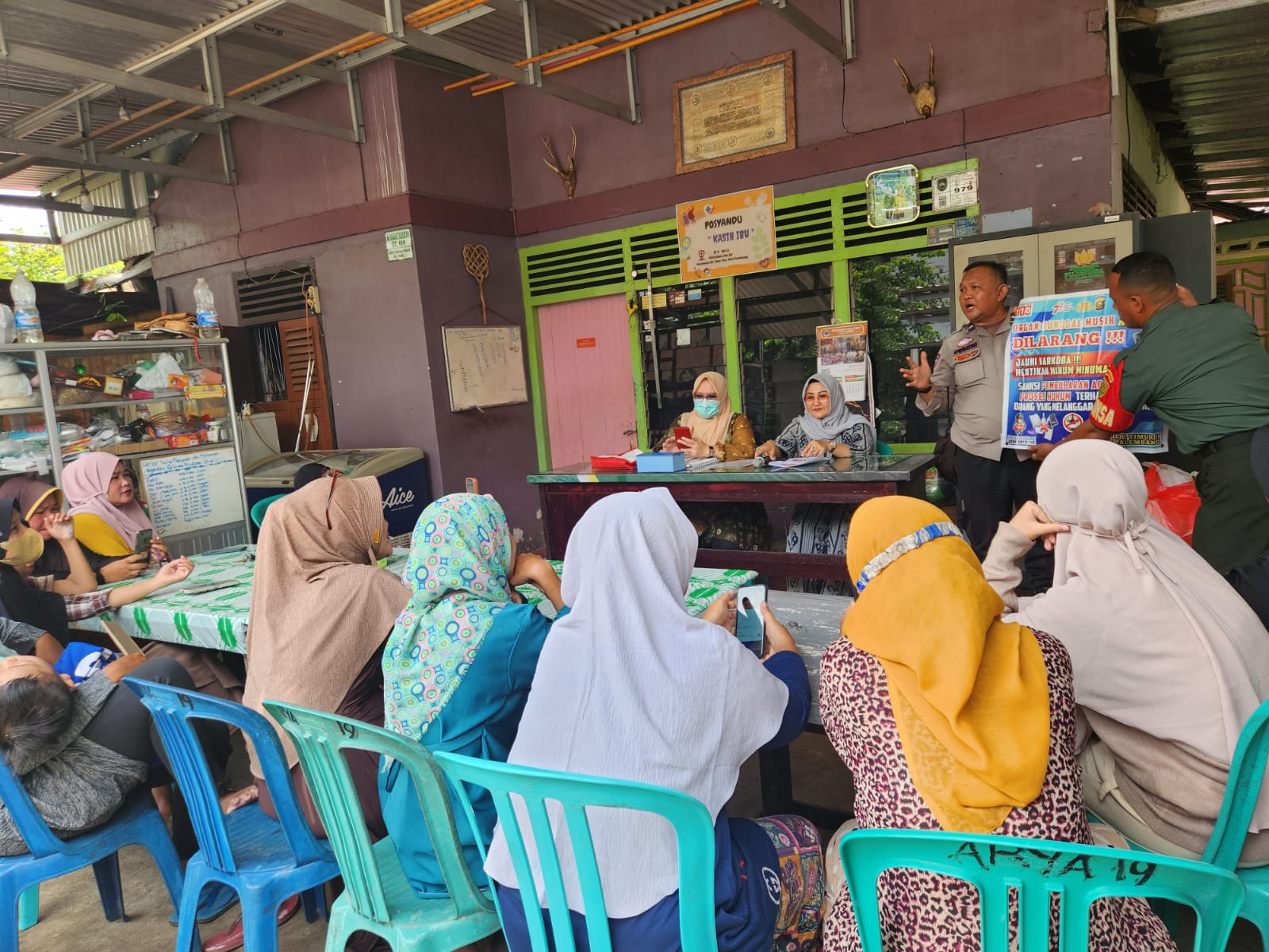 Cegah Kebakaran Dan Curanmor Babinsa 5 Ilir Berikan Penyuluhan Ke Masyarakat 1