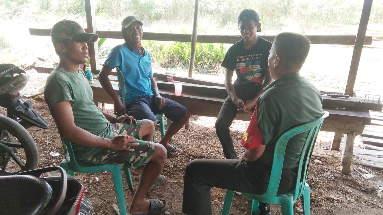 Cegah Penyebaran Virus DBD Babinsa Kel Karya Mulya Komsos Bersama Himbau Jaga Kebersihan Lingkungan 1
