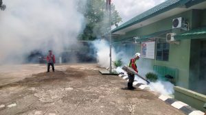 Cegah DBD Pemkot Palembang Lakukan Penyemprotan Fogging Gratis Bagi Warga