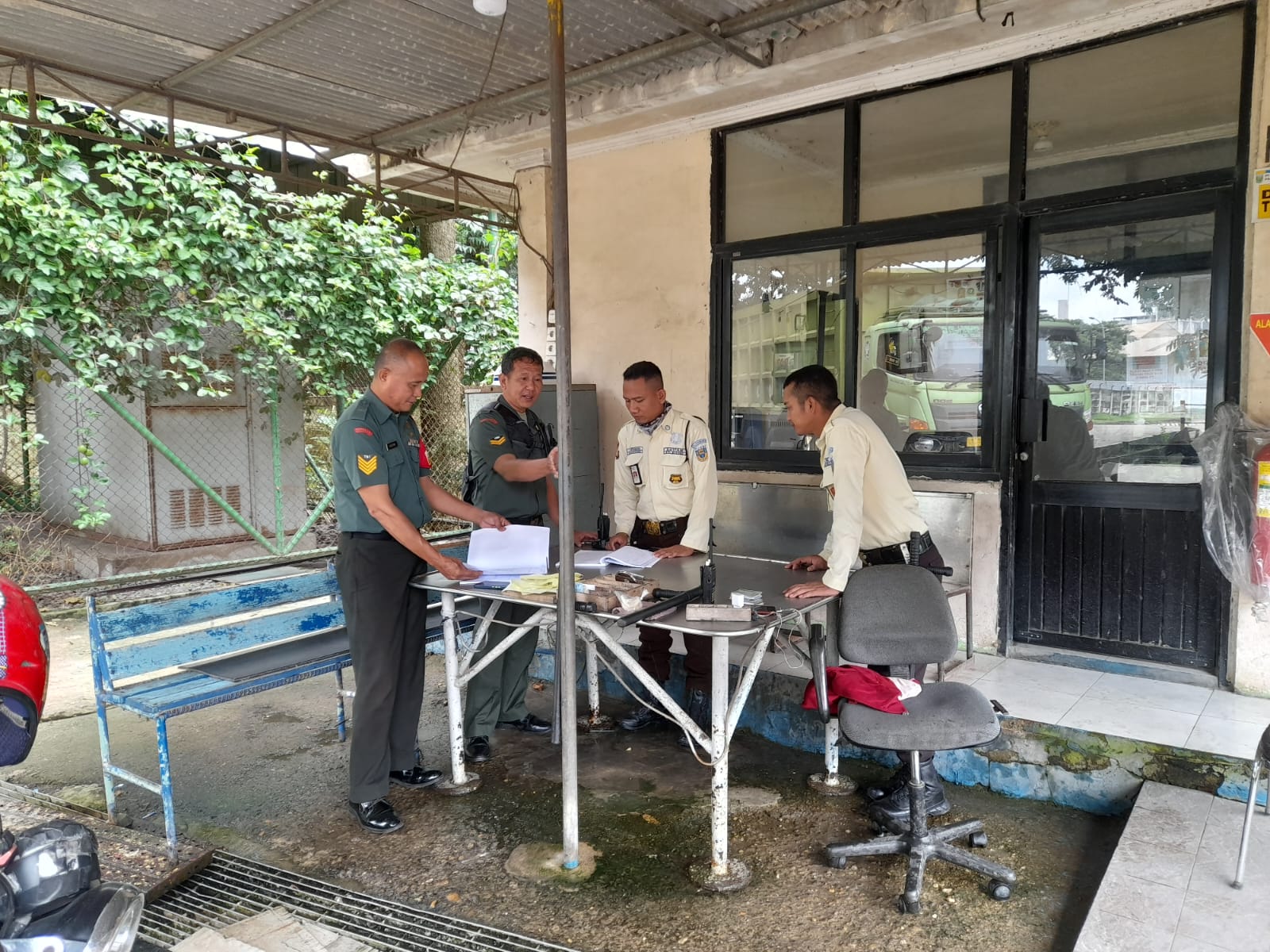 Ciptakan Kamtibmas Di Wilayah Babinsa Koramil 418-05/Lemabang Anjangsana Ke Security PT Pusri 1