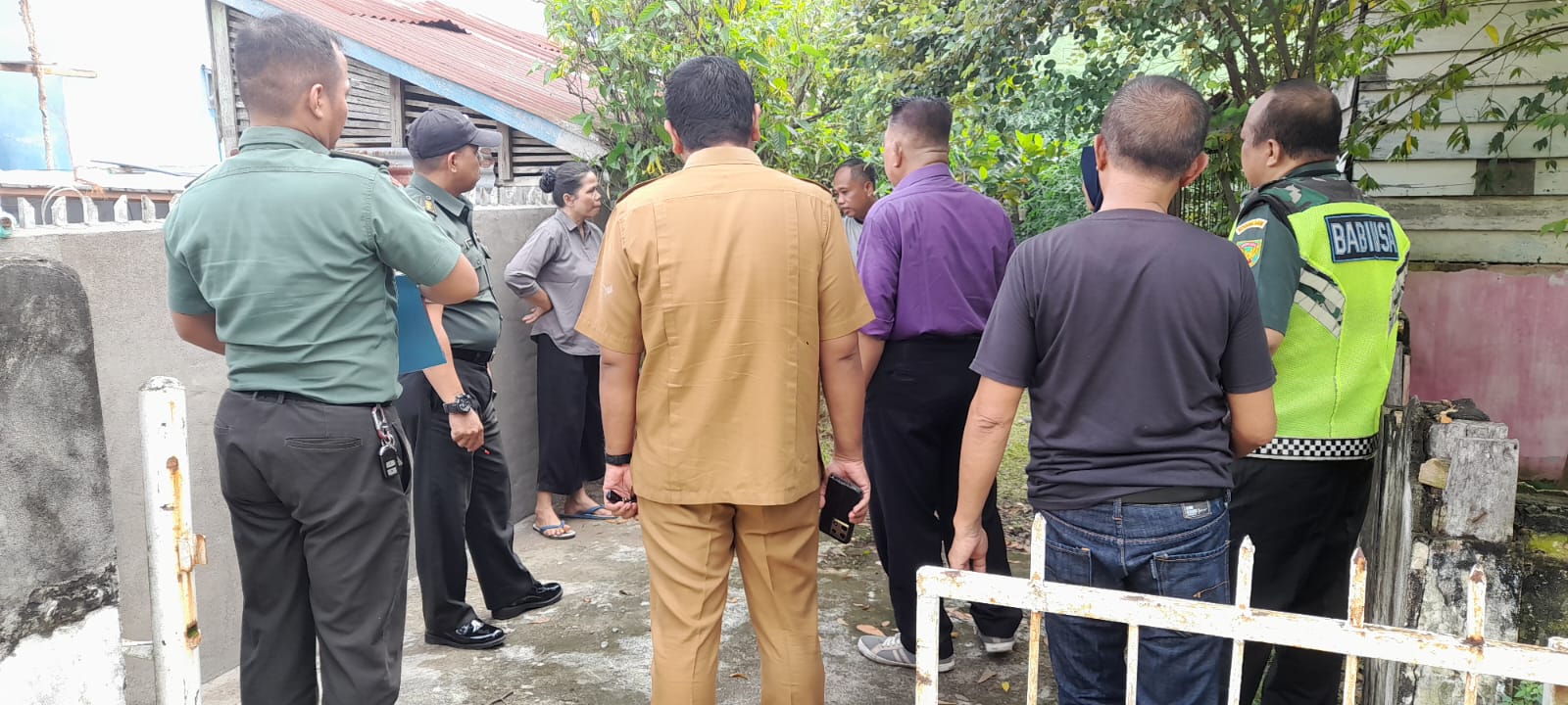 Babinsa Tuan Kentang Hadir Dalam Menengahi Masalah Perbatasan Tanah Warga 1