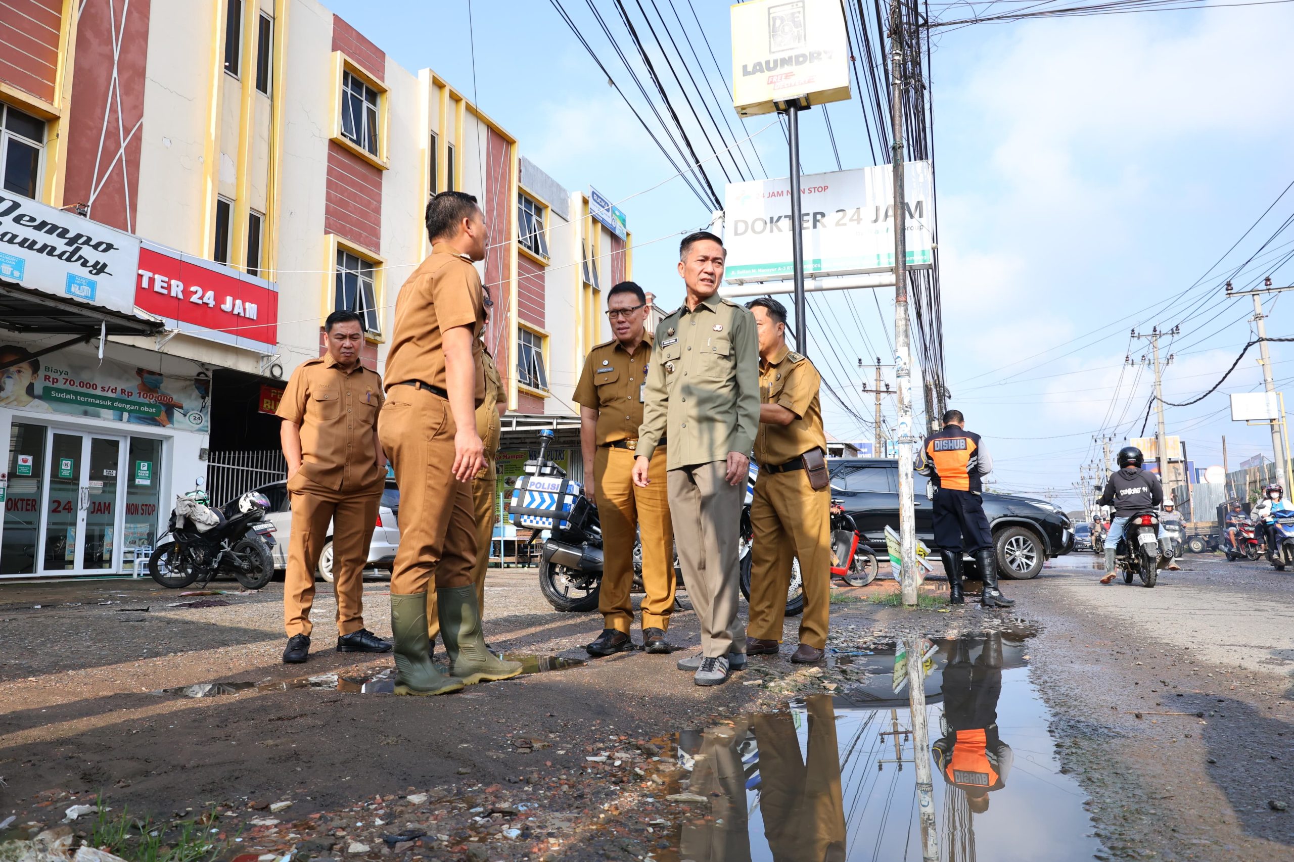 Sinergi Pemkot Palembang Bersama Pemprov Sumsel Perbaiki 150 Meter Jalan Sultan M Mansyur 1