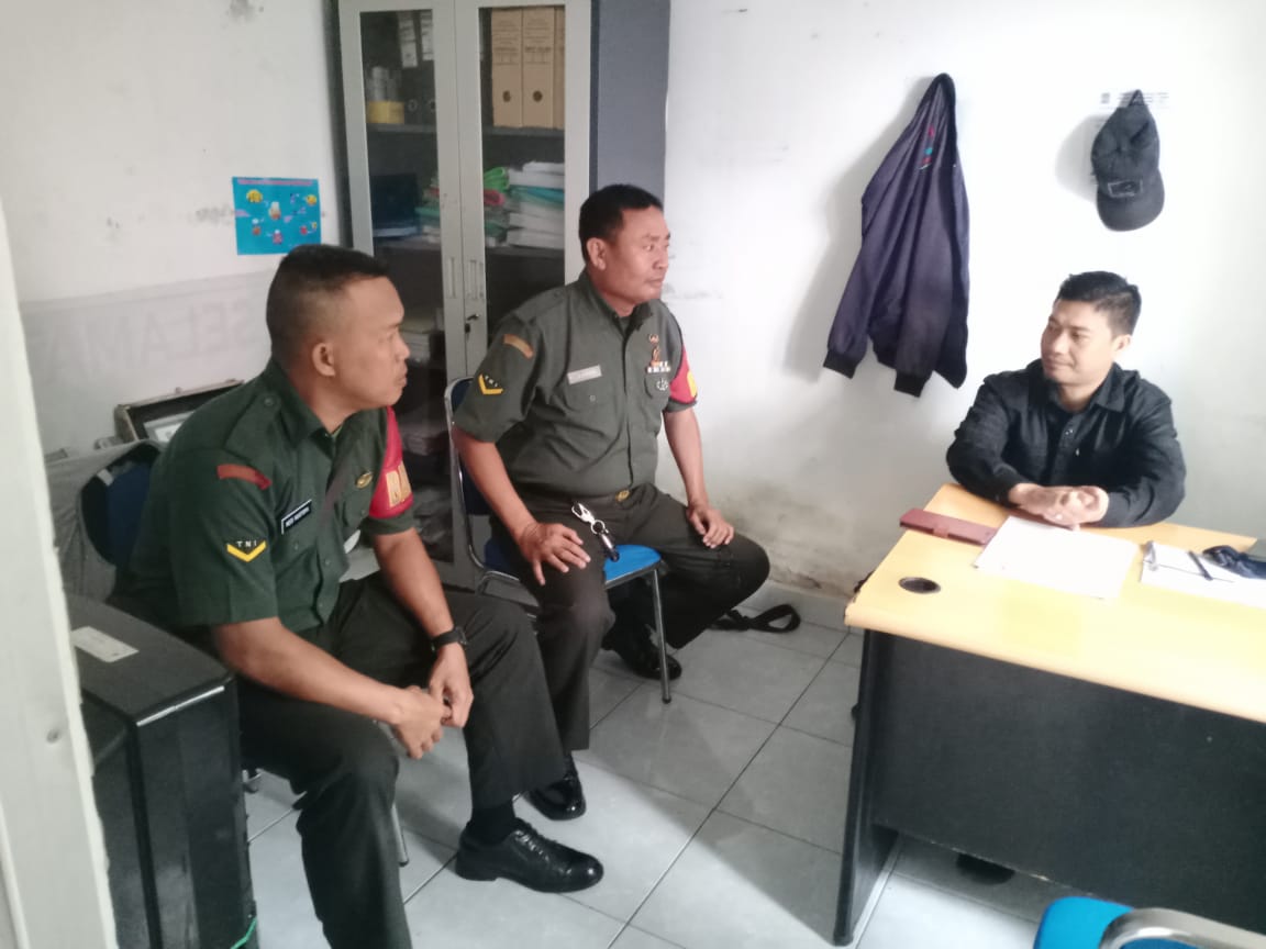 Jalin Silaturahmi Babinsa Koramil 418-04/Kertapati Kosmos Bersama Aparatur Kelurahan 3/4 Ulu 1