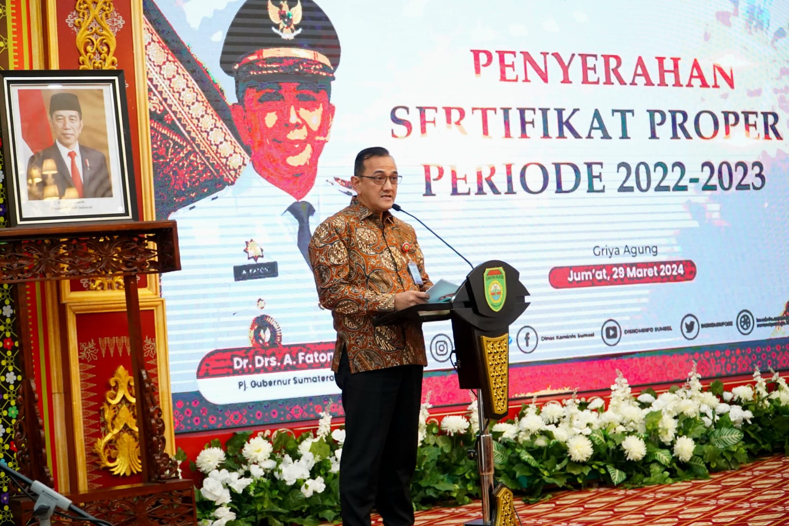 Pj Gubernur Agus Fatoni Serahkan Sertifikat Proper Bagi BUMN dan Perusahaan Swasta Peduli Lingkungan 1