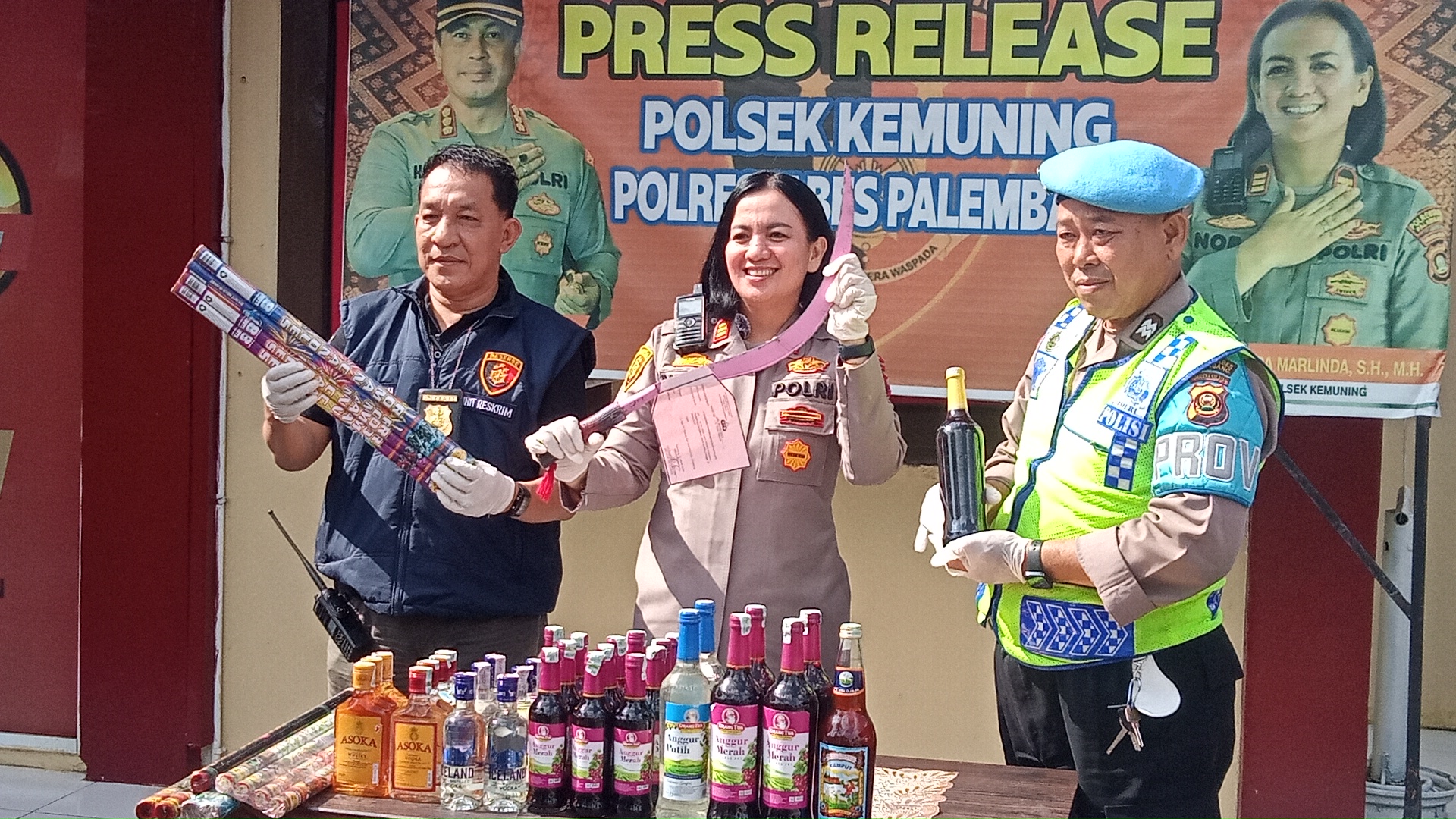 Tiga Remaja Dan Puluhan Miras Serta Kendaraan R4 dan R2 Diamankan Polsek Kemuning Dalam Razia KRYD Dan Cipta Kondisi Malam Minggu 1