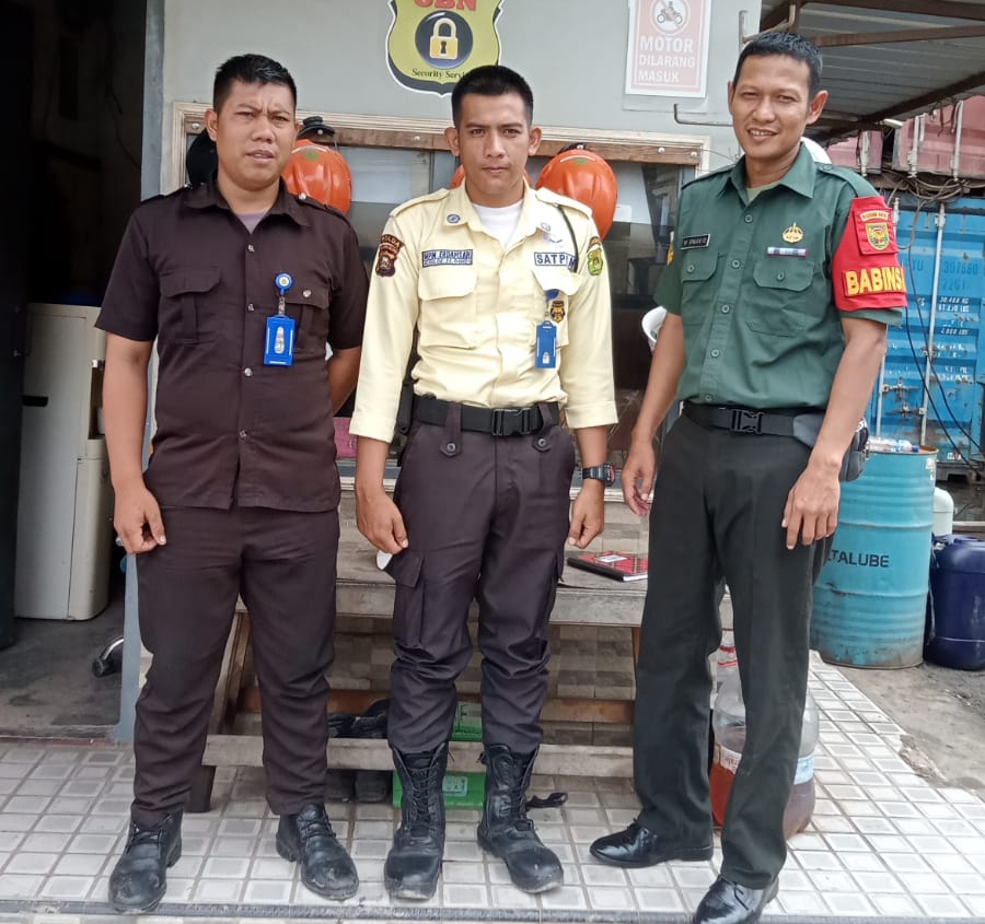 Serma Arif Memberikan Pengarahan Kepada Security PT.IKI Untuk Meningkatkan Kewaspadaan Dan Patroli Secara Rutin 1
