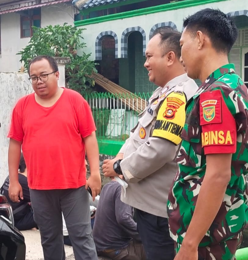 Cegah Penyebaran DBD Babinsa 10 Ilir Bersama Bhabinkamtibmas Himbau Warga Agar Selalu Menjaga Kesehatan Dan Kebersihan Lingkungan 1