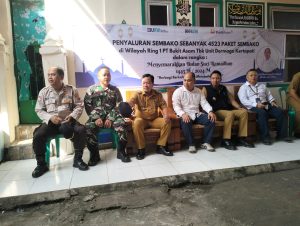 Babinsa Koramil 418-04/Kertapati Hadir Dalam Kegiatan Pembagian Sembako PT BA Unit Dermaga Kertapati