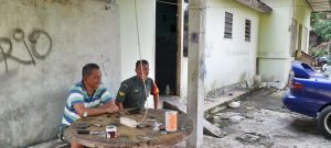 Babinsa Kelurahan 3 Ilir Komsos Bersama Warga Himbau Pentingnya Menjaga Kebersihan Lingkungan