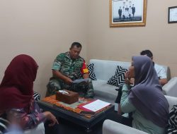 Babinsa Kelurahan Sukamaju Komsos Bersama Tokoh Masyarakat Mengajak Bersama-Sama Jaga Kamtibmas