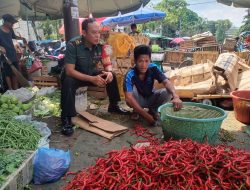 Babinsa Talang Semut Komsos Bersama Pedagang Sayuran Himbau Untuk Menjaga Kwalitas Dagangan Dan Jaga Kebersihan Lingkungan