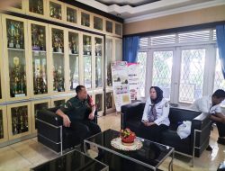 Jalin Silaturahmi Babinsa Sertu Windian Komsos Bersama Wakil Kepsek SMA N 1 PLG