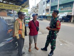 Cegah Curanmor Jelang Idul Fitri 1445 H Babinsa Komsos Bersama Juru Parkir