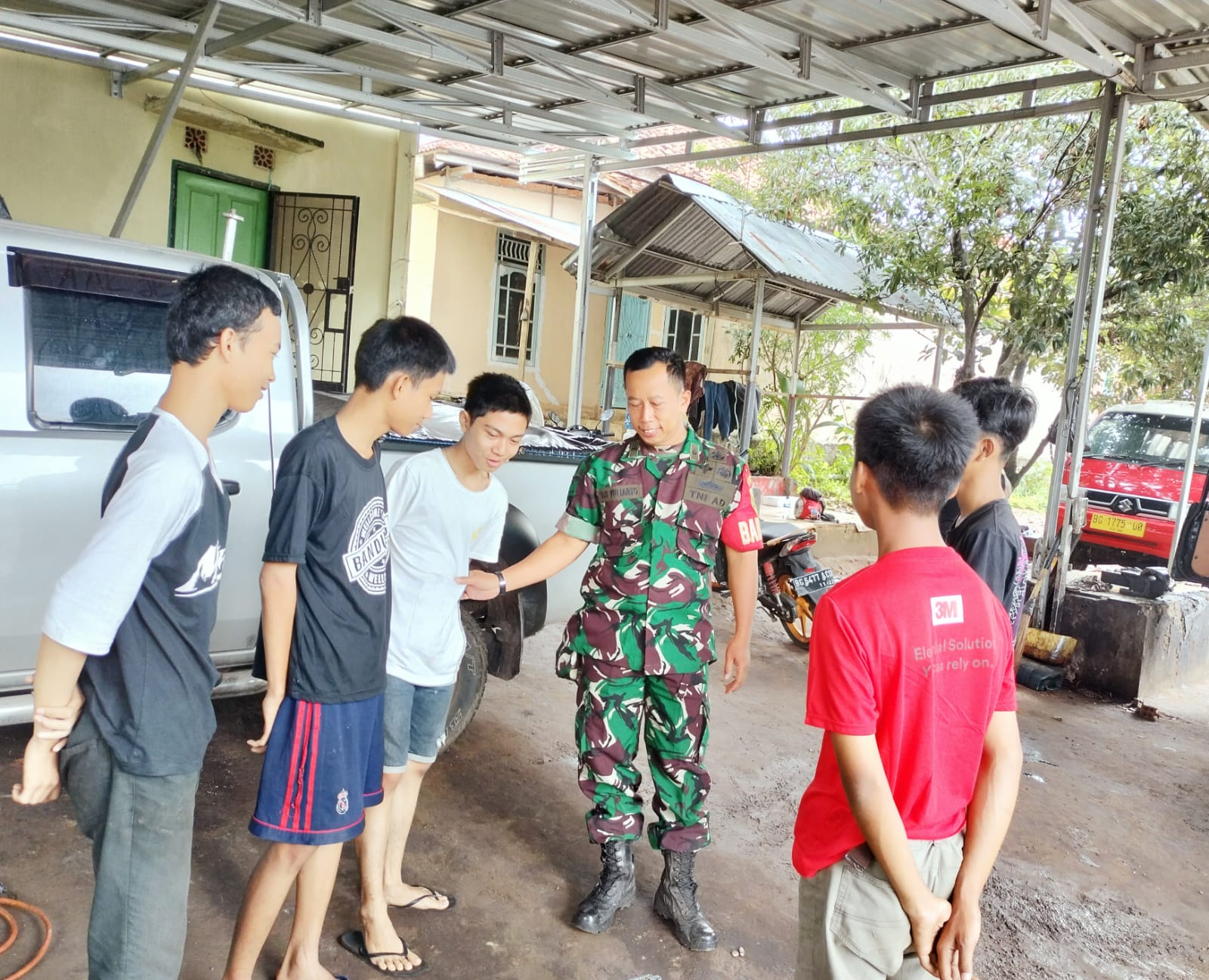 Babinsa Kel Sukamaju Komsos Bersama Anak-anak Remaja Ajak Agar Tidak Menyalakan Petasan 1