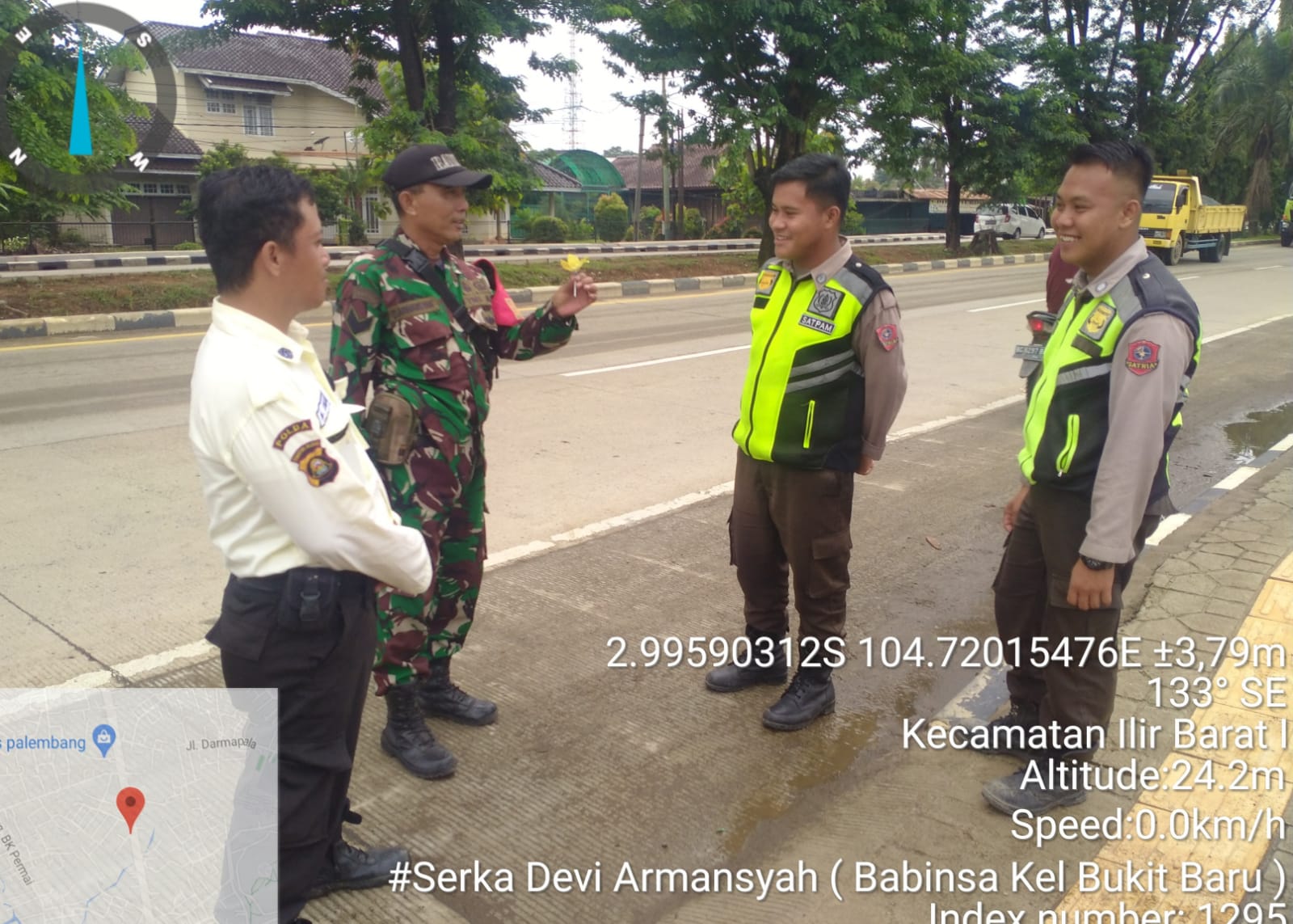 Babinsa Bukit Baru Komsos Bersama Security Agar Meningkatkan Keamanan Pasca Idul Fitri 1