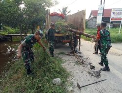 Peduli Lingkungan Babinsa Koramil 418-08/Sako  Aktif Gotong Royong Bersama Warga Binaan