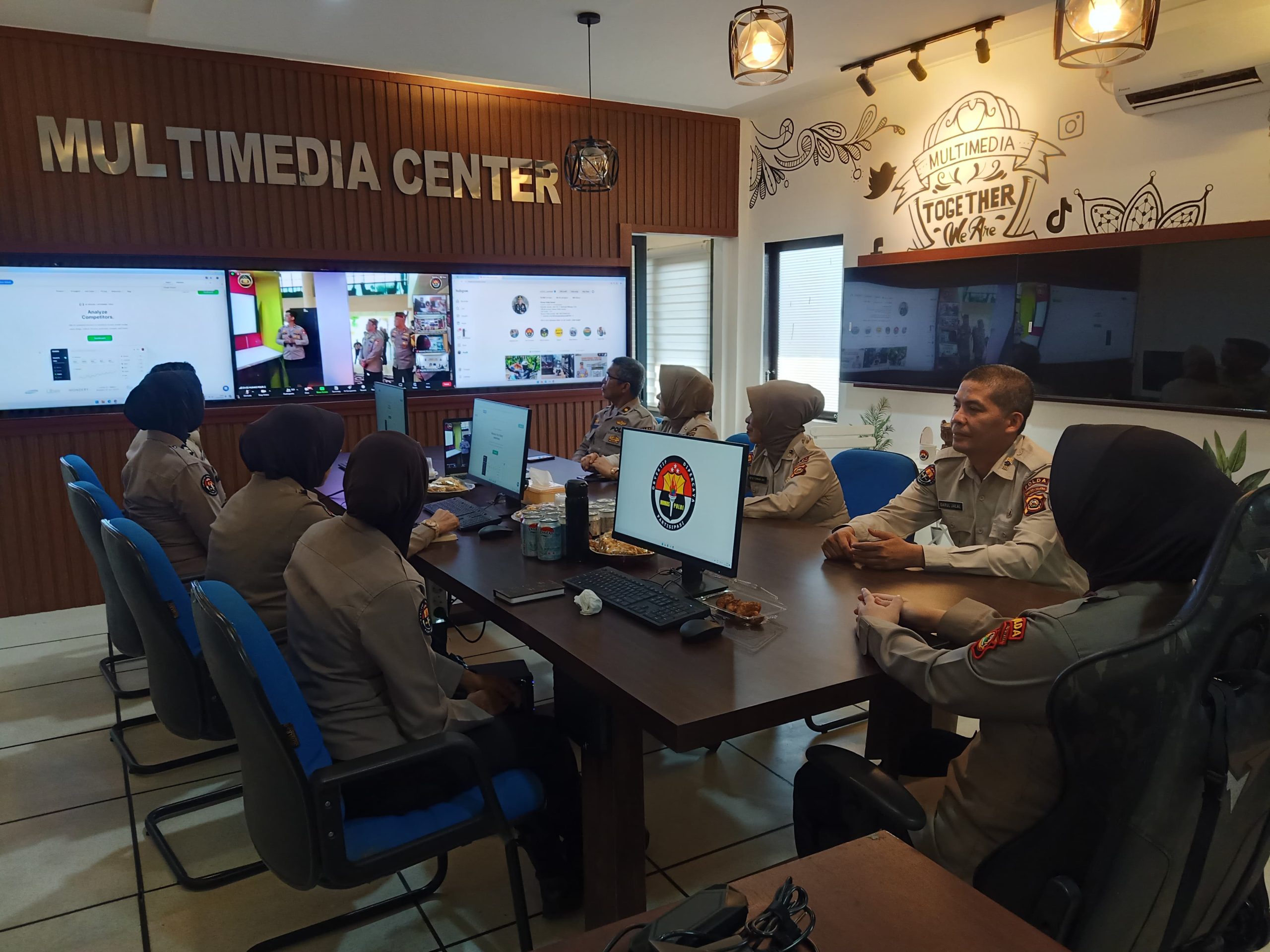 Kasubbid Mumed bersama Para Kaur, dan Paur Bidhumas Polda Ikuti Rakernis Humas Polri Secara Virtual Live 1