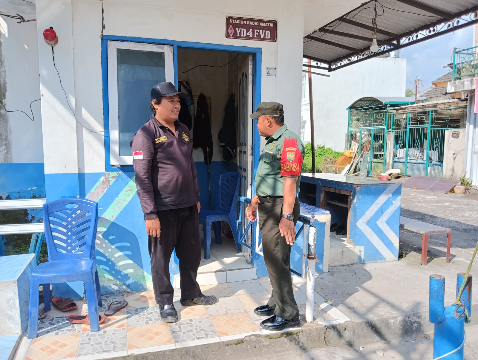 Babinsa Srimulya Koramil 418-08/Sako Komsos Bersama Security Perumahan 1