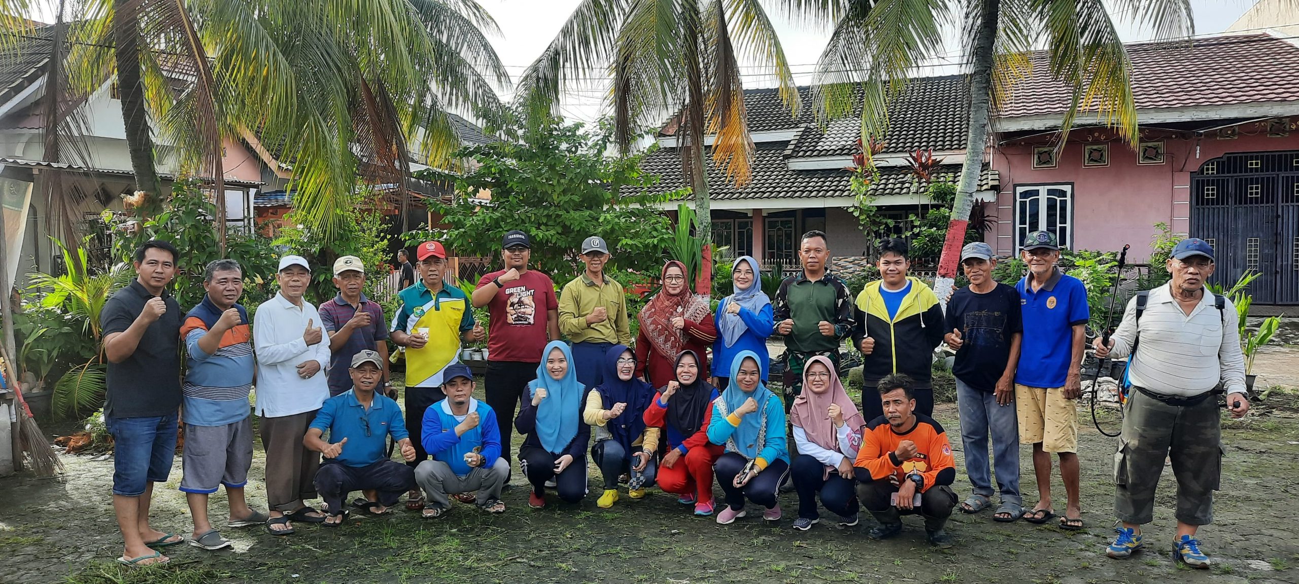 Peran Aktif Babinsa Koramil 418-08/Sako Ikut Aktif Dalam Gotong Royong 1
