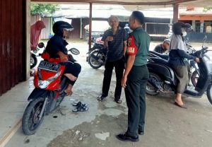 Marak Wabah DBD Babinsa Sialang Komsos Bersama Warga Himbau Untuk Menjaga Kebersihan