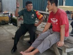 Babinsa Sukamulya Kosmos Bersama Warga Ajak Untuk Selalu semangat Dan Ulet Dalam Bekerja