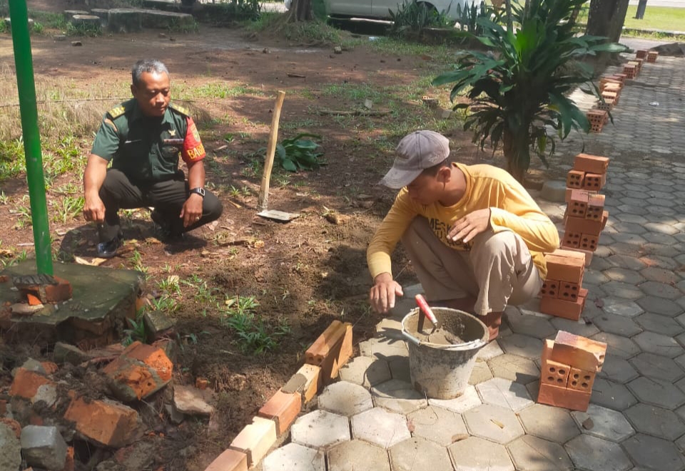 Babinsa 22 Ilir Komsos Bersama Warga Himbau Agar Menjaga Faktor Keamanan 1