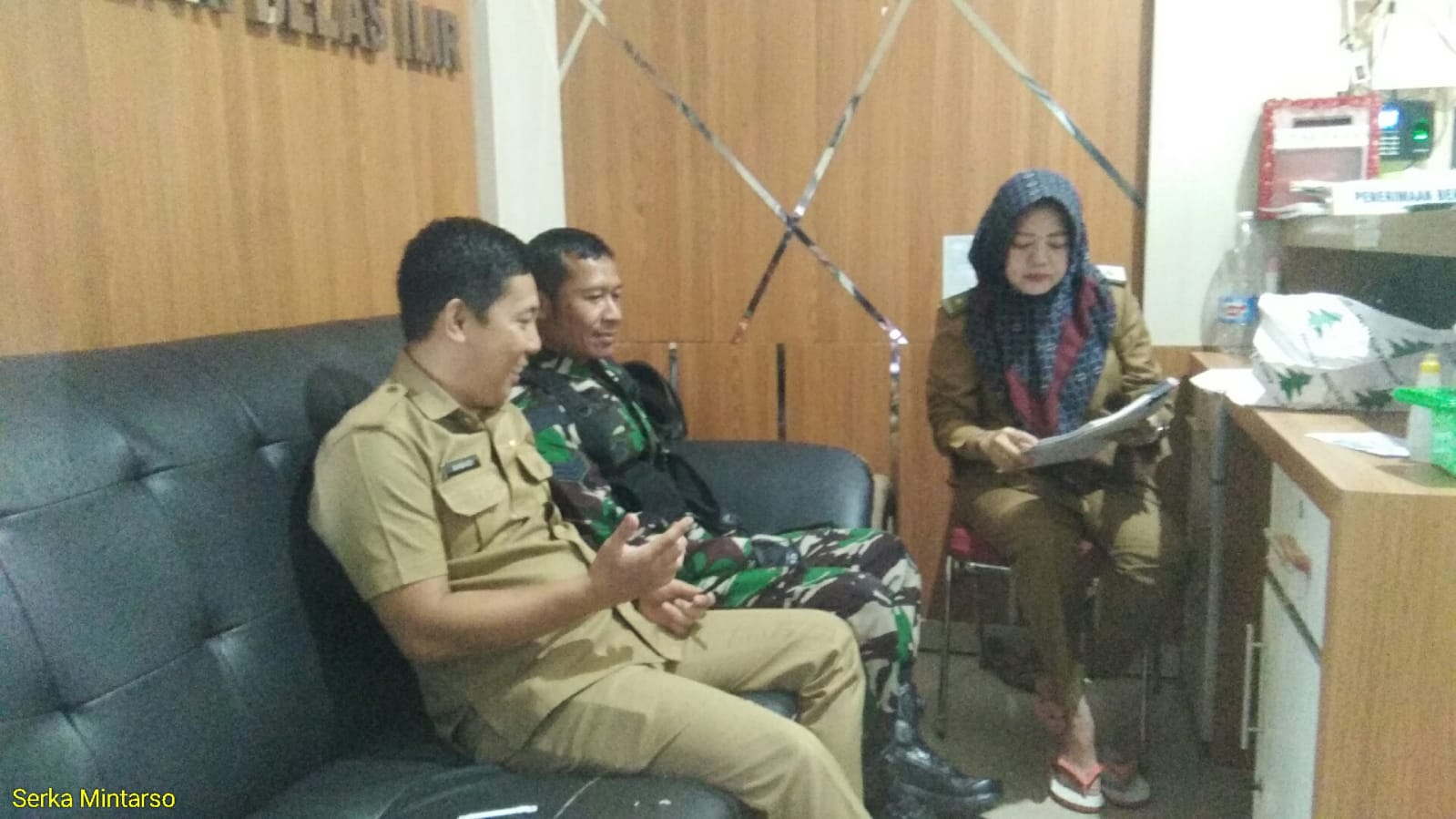 Cek Data Penduduk Babinsa 19 Ilir Komsos Bersama Aparatur Kelurahan 1