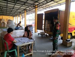 Babinsa Koramil 418-02/Pakjo Komsos bersama Pegawai Indah Kargo Berikan Motivasi Dan Himbauan