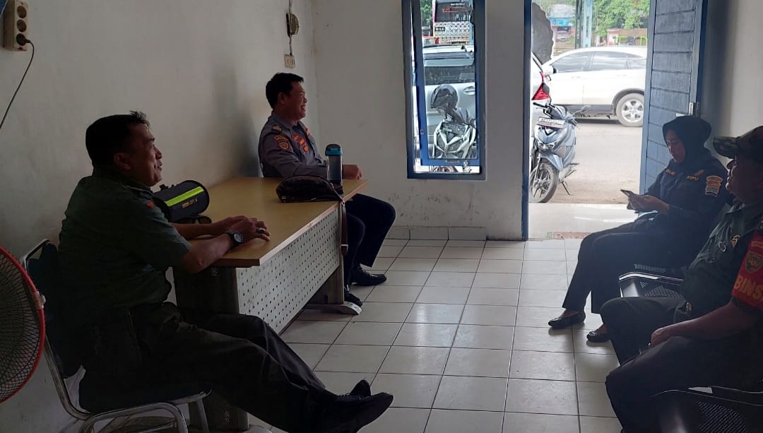 Jalin Silaturahmi Babinsa Lebung Gajah Komsos Bersama Staf UPTD Dishub 1