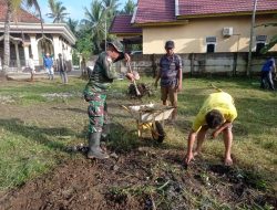 Wujud Kemanunggalan TNI Babinsa Koramil 418-08/Sako Ikut  Gotong Royong Tingkat Kecamatan Sako
