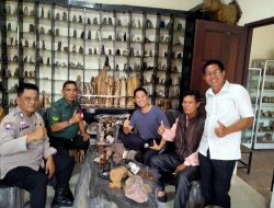Ciptakan Kamtibmas Di Wilayah Binaan Babinsa Bukit Kecil Serka Devi Armansyah Bersama  Bhabinkamtibmas dan Lurah Melaksanakan Patroli Wilayah