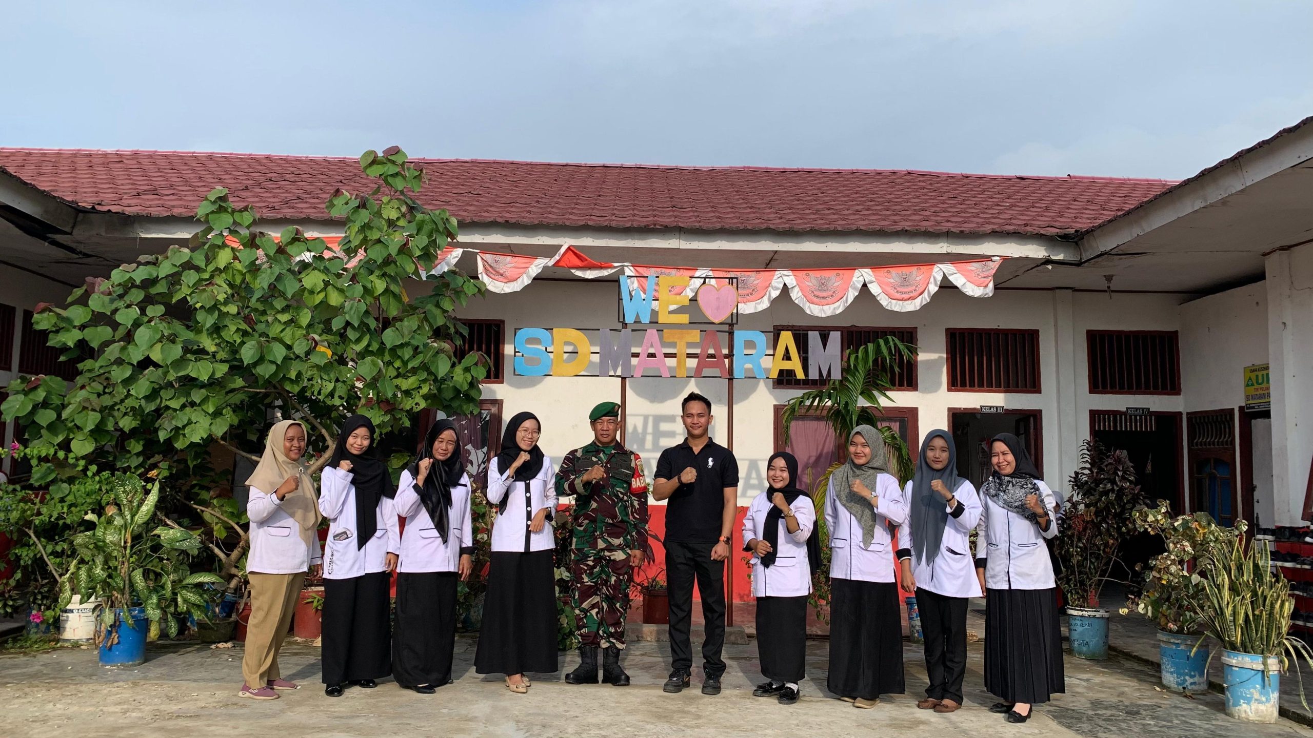 Bentuk Kedisiplinan Siswa Sejak Dini Babinsa Kel Sako Sertu Muhlisin Menjadi Irup Di SD Mataram Palembang 2