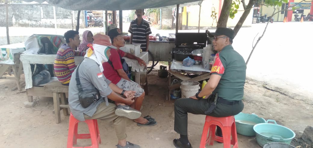 Komsos Bersama Buruh Bangunan Babinsa 418-08/Sako Himbau Agar Menjaga Faktor Keamanan 1
