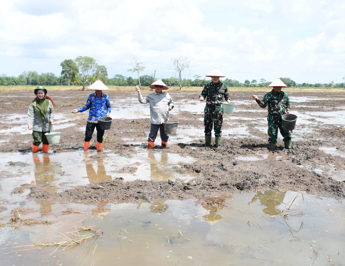 Kunjungan Danrem 044/Gapo Meninjau Opla Kec. Air Sugihan Kab. OKI, "Tugas Kita Sama Yaitu Mencetak Beras" 1