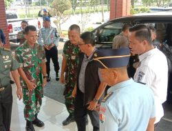 Danramil 418-07/Sukarami Antar Keberangkatan Kepala BNPB Bersama Rombongan Usai Kunjungan Bencana Banjir Di Oku Timur