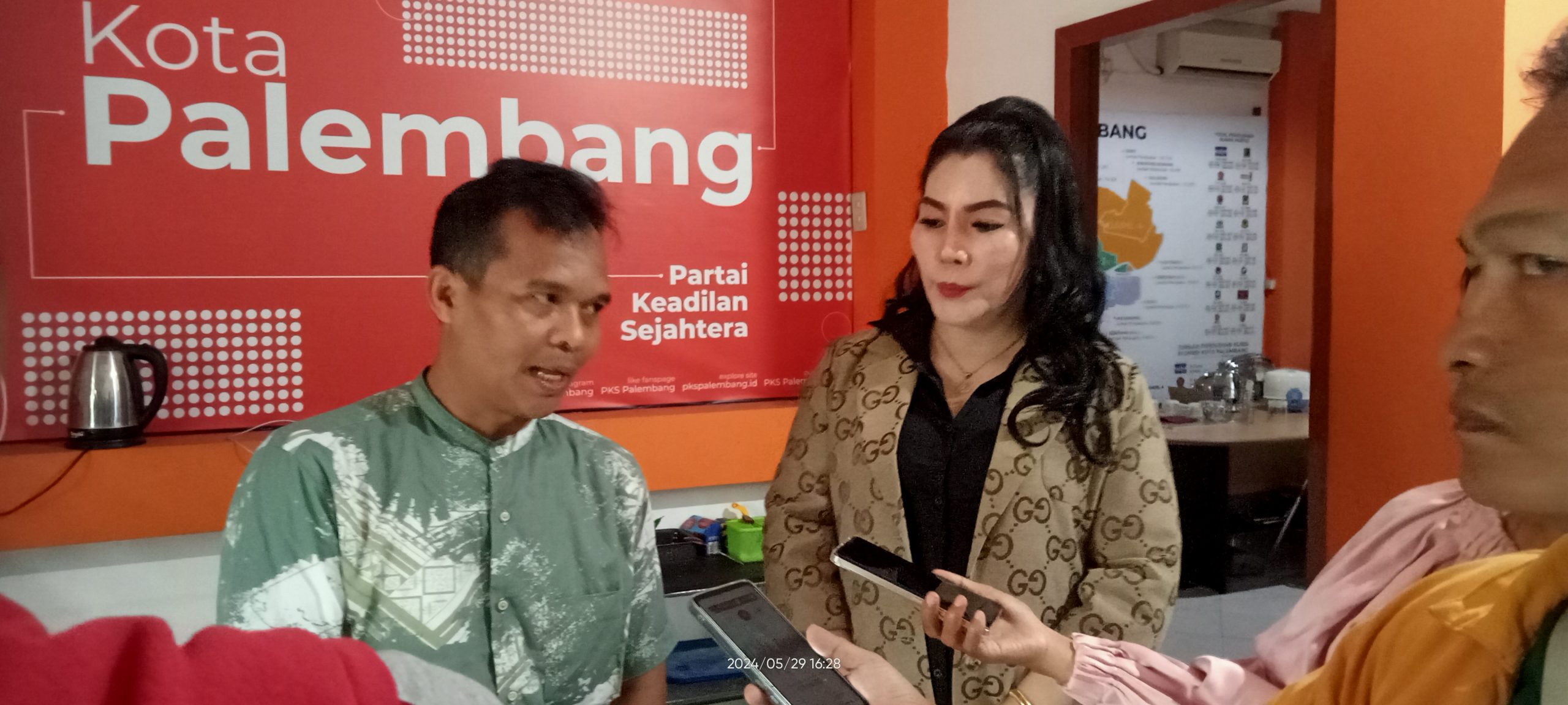 Fitriana,SH Silaturahmi Ke DPC Partai PKS Palembang Ada Apa ? 1