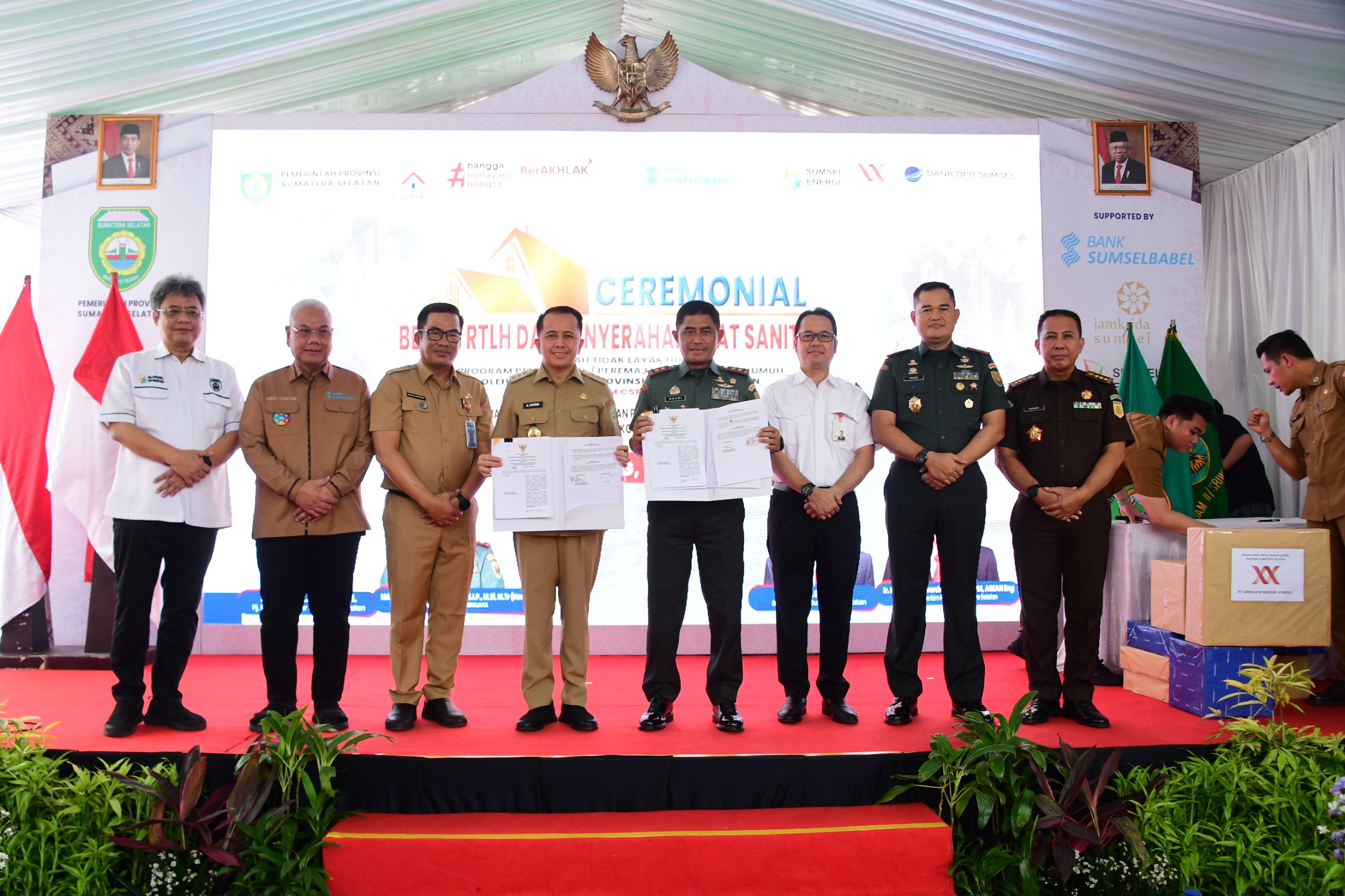 Danrem 044/Gapo Hadir Pada Peresmian Penyerahan Kunci Gerakan Bedah Rumah Serentak Se-Sumsel 1
