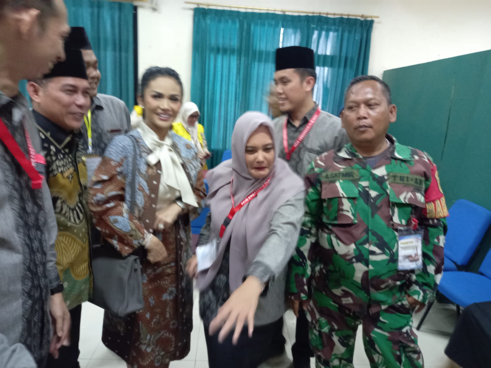 Babinsa Kel Kebun Bungan Monitoring Kunjungan Tim Komisi IX DPR RI Di Embarkasi Haji Palembang 1