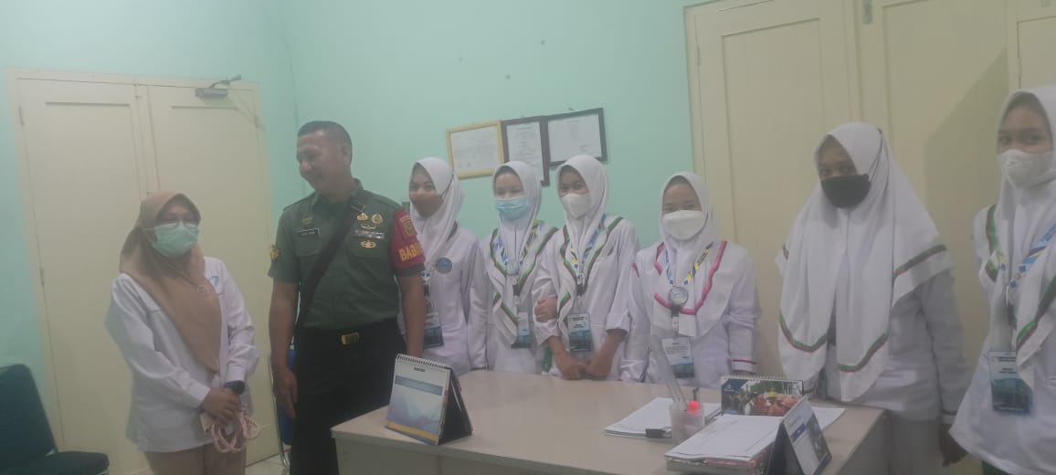 Babinsa Sei Selayur Monitoring Pelaksanaan KB Serentak Sejuta Aseptor Dalam Rangka Harganas Ke 31 1