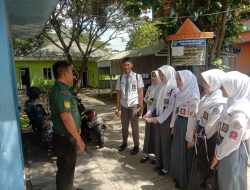 Cegah Kenakalan Remaja Babinsa Kel Talang Kelapa Komsos Bersama Siswa-siswi SMA N 22 Palembang