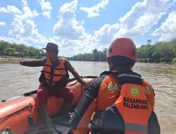 Perahu Getek Dihantam Ombak Satu Orang Hilang