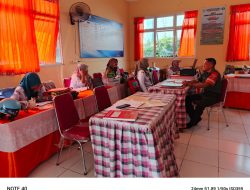 Sertu Naja Komsos Bersama Para Guru Ajak Himbau Siswa-siswi Untuk Menjaga Kebersihan Lingkungan