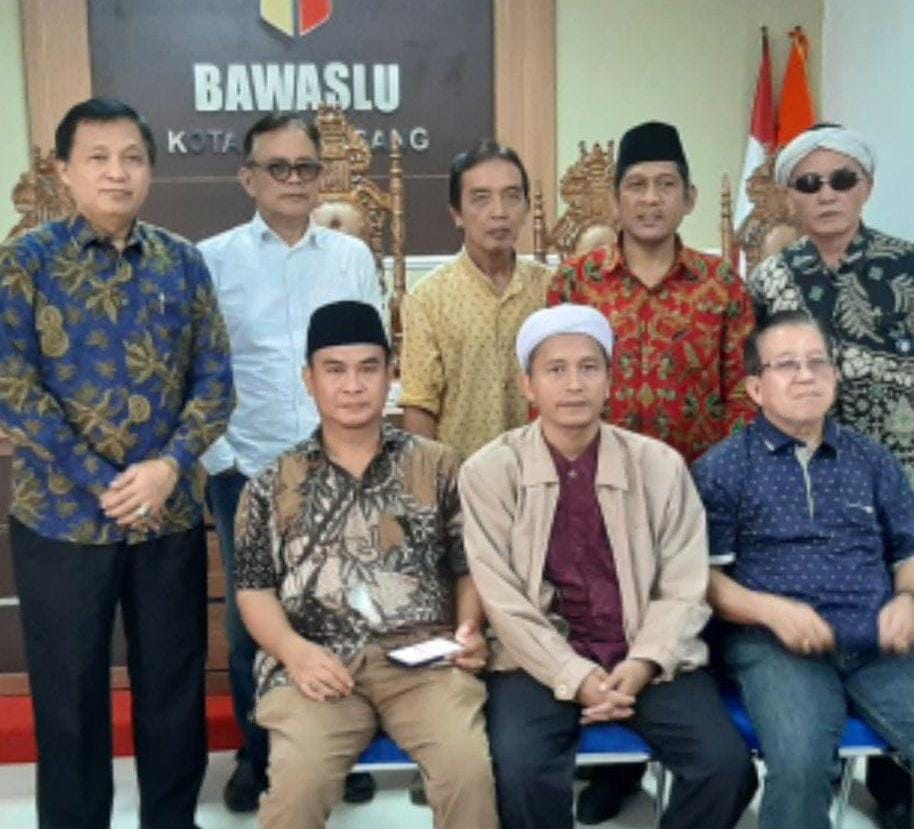 Konferensi Pers Pasangan Cawako Palembang Jalur Independen: Ust. Ahmad Fauzan Yayan - H. Khalid Menolak Putusan Bawaslu 1